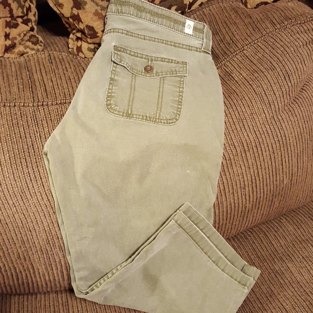 Levi capris